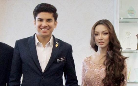 Co gai bat ngo noi tieng khi xuat hien ben bo truong tre nhat Malaysia hinh anh