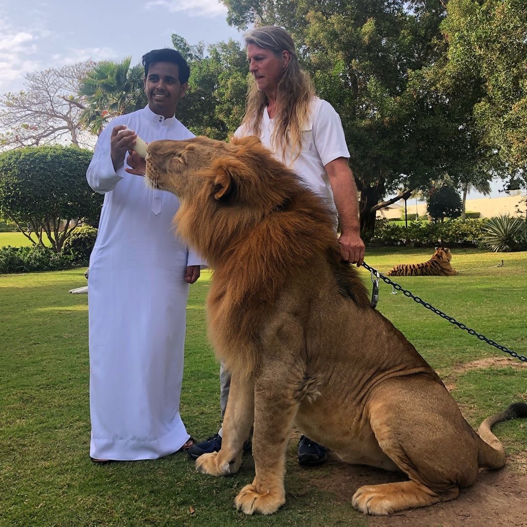 thieu gia chau A anh 13