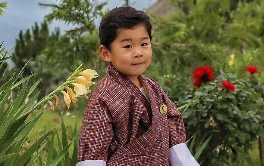 Hoang tu Bhutan chiem song cua cha me o Nhat Ban hinh anh