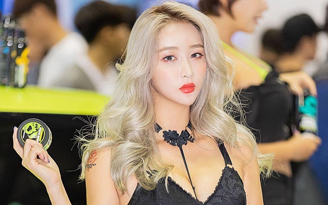 Nguoi mau oto o Han Quoc: 'Phau thuat tham my la dieu thiet yeu' hinh anh