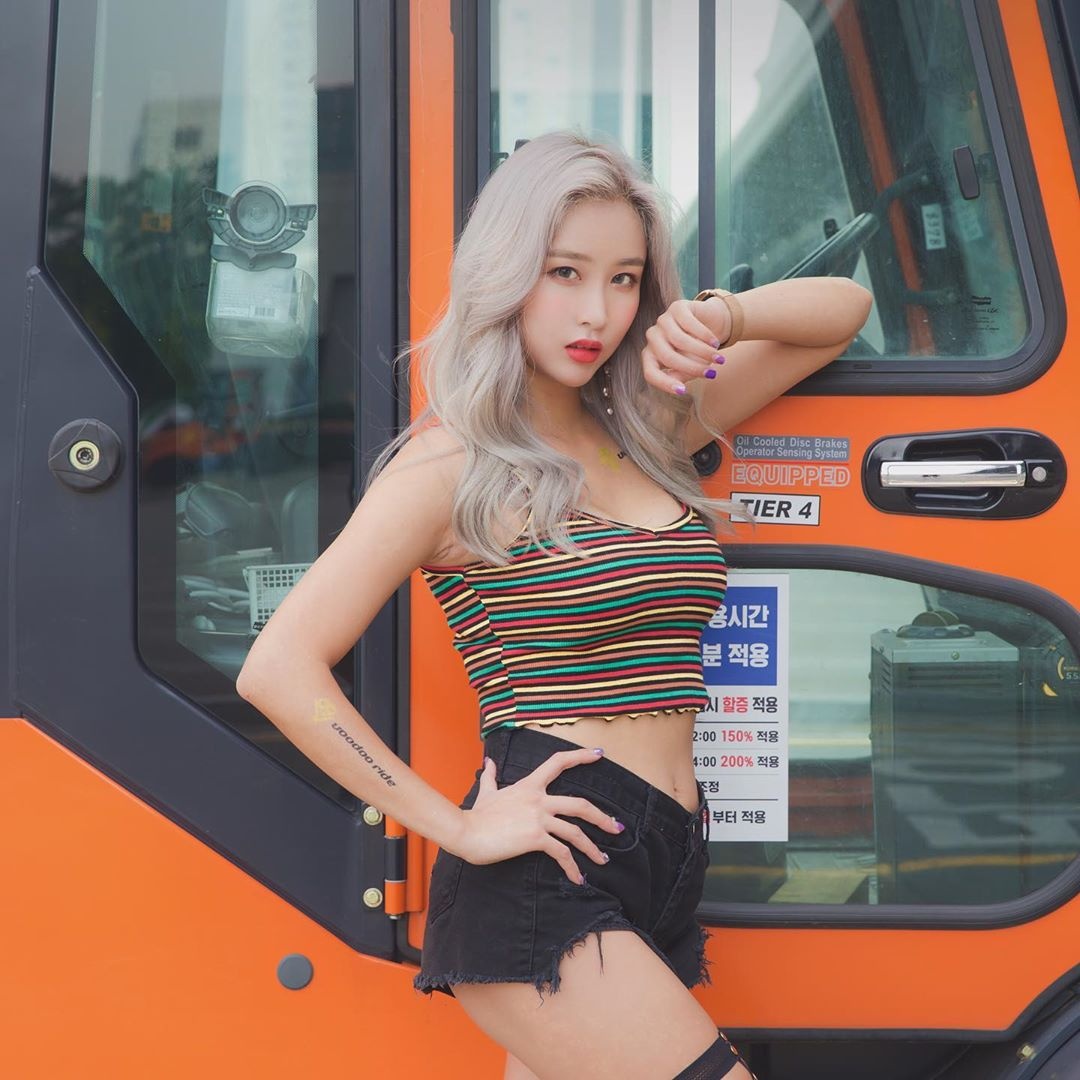 nguoi mau xe hoi o Han Quoc anh 5