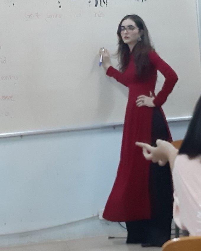 cô giáo Romania nổi tiếng trên mạng ảnh 2 co giao Romania noi tieng tren mang anh 2