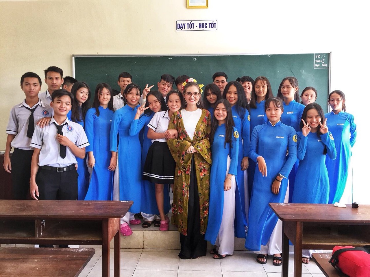 cô giáo Romania nổi tiếng trên mạng ảnh 6 co giao Romania noi tieng tren mang anh 6