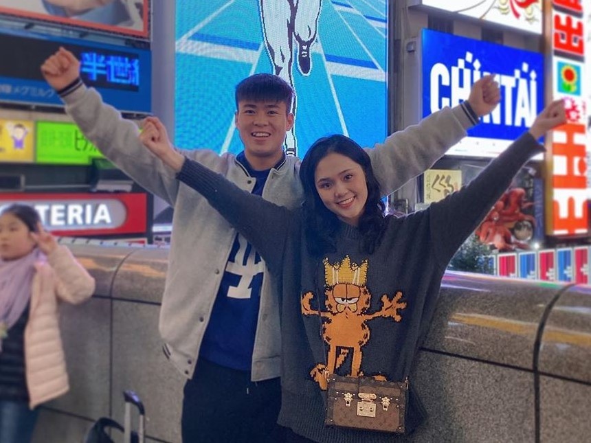 cau thu treu choc ban gai anh 6