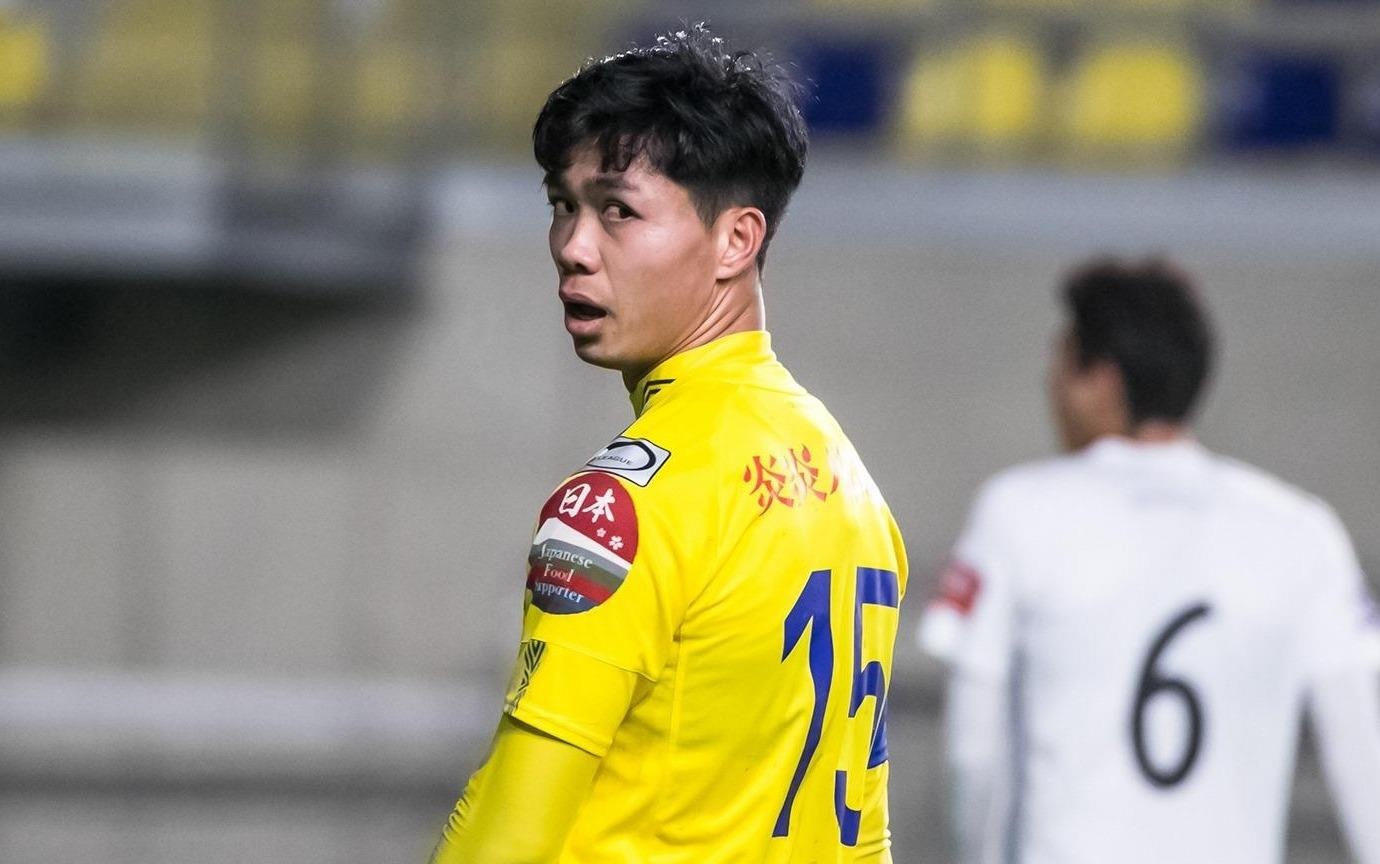 Cong Phuong ngo ngac khi choi do vui voi dong doi o Bi hinh anh