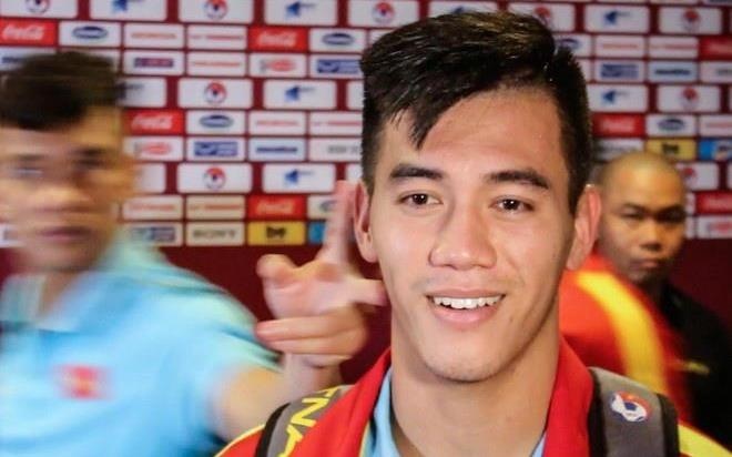 Treu choc dong doi dang phong van la ‘truyen thong’ cua hoi cau thu hinh anh