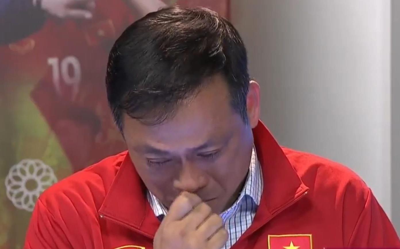 BLV ky cuu bat khoc khi bong da Viet Nam lan dau co HCV SEA Games hinh anh