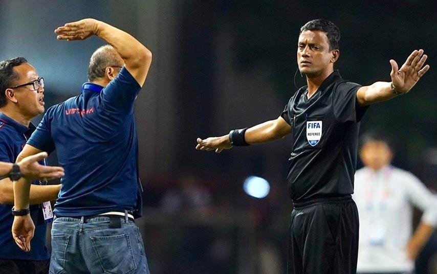 Phan ung 'gat' cua thay Park va cau thu U22 bi dan mang che anh hinh anh