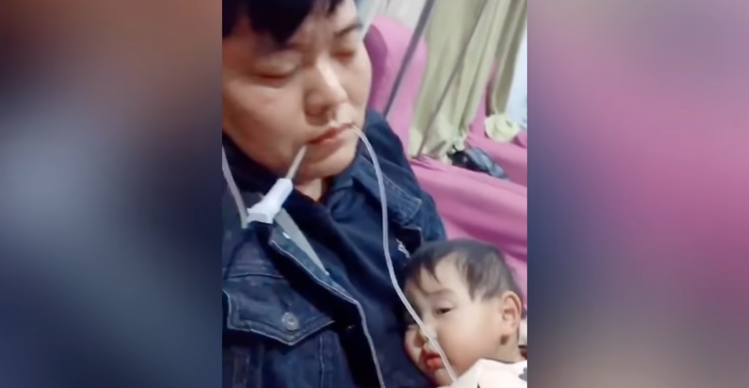 Cha ngam day truyen tinh mach de con gai cam thay do lanh hinh anh