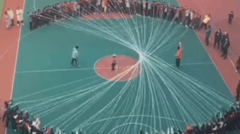 Hoc sinh Trung Quoc gay choang voi man nhay day khac thuong hinh anh