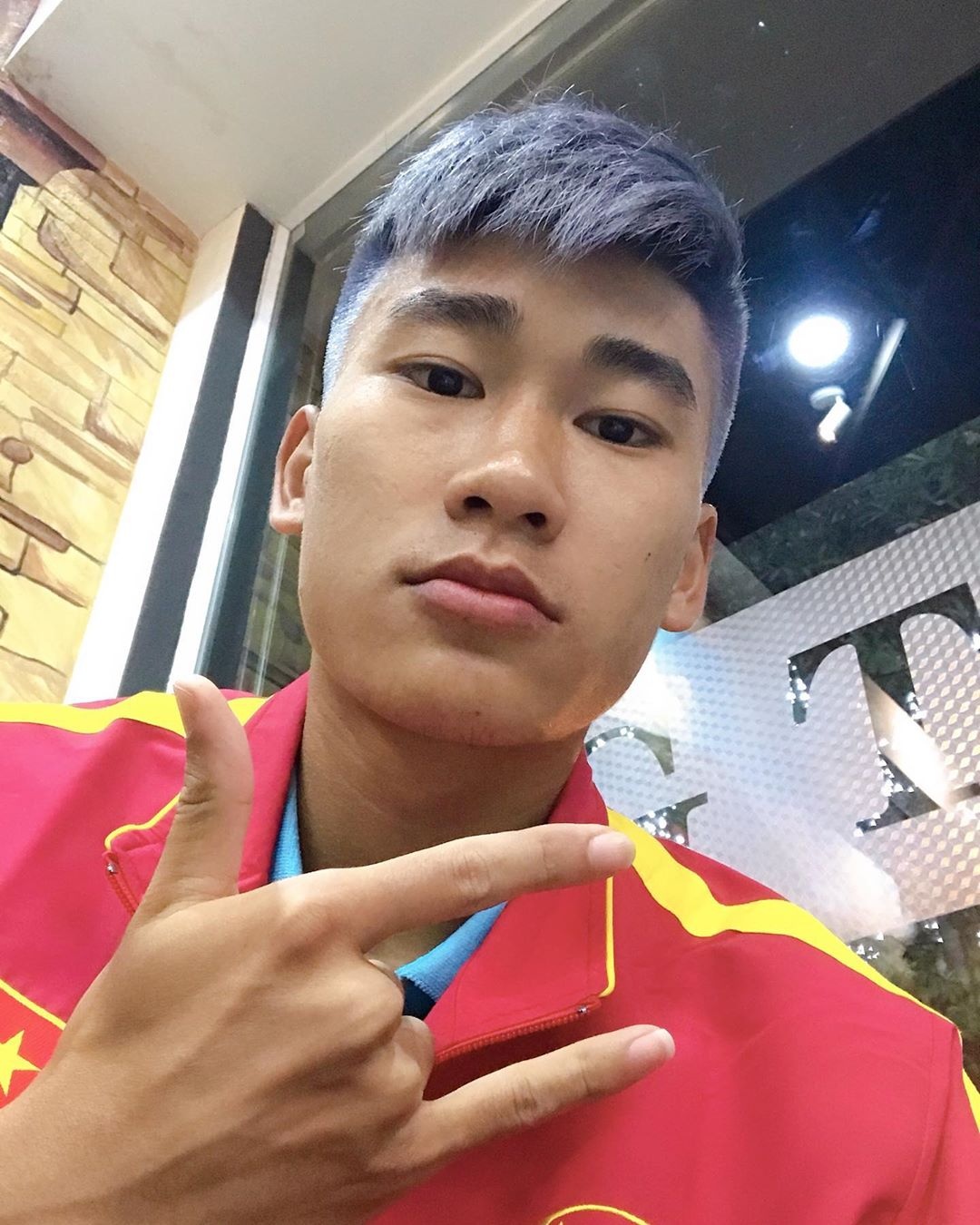 cau thu nhuom toc bac anh 4