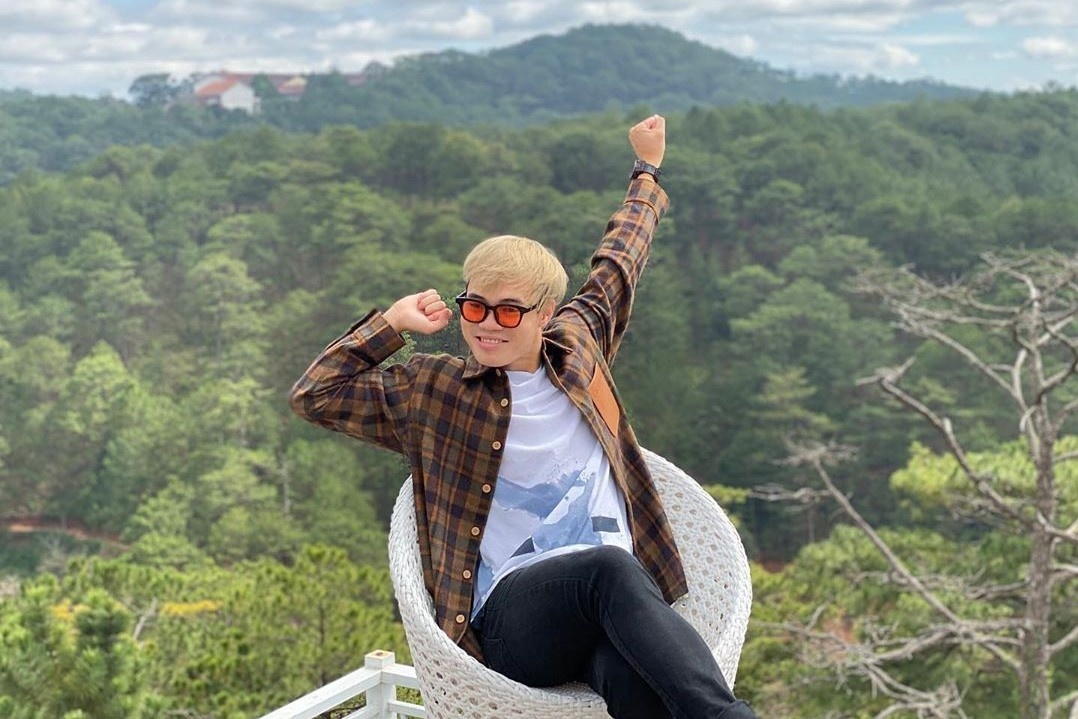 cau thu nhuom toc bac anh 1