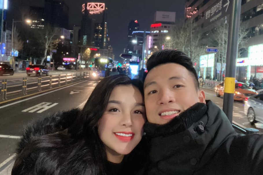 Tien Dung, Van Lam dua vo, ban gai di choi nuoc ngoai dip cuoi nam hinh anh