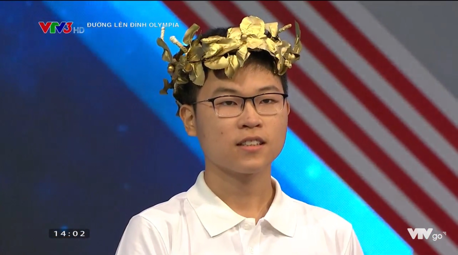 Von kien thuc phong phu cua nam sinh chuyen Le Hong Phong ve nhat tuan Olympia hinh anh