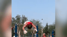 Cac cu ong Trung Quoc co kha nang nhao lon, du xa bang mot ngon tay hinh anh