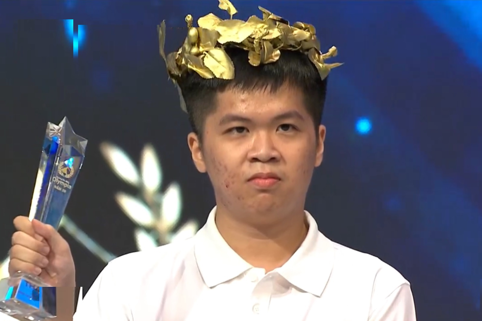 10X duoc goi la than dong, 'to tinh' MC Diep Chi tren san khau Olympia hinh anh