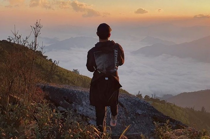 Xuan Truong khoe anh leo nui, Danh Trung bi bat don nha ngay cuoi nam hinh anh
