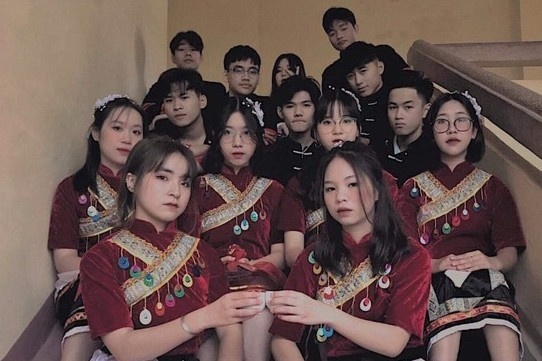 Buc anh nhom ban 10X Hai Duong gay chu y tren mang hinh anh