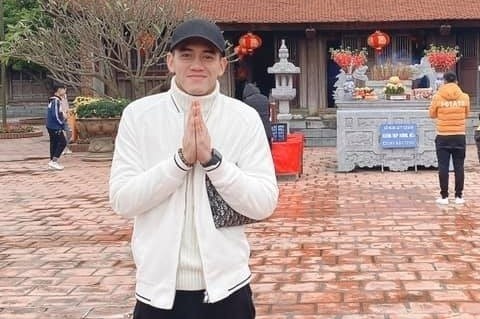 Tien Linh di le chua, Bui Tien Dung tham suoi ca than mung 2 Tet hinh anh