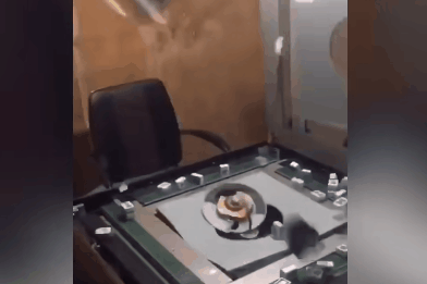 Canh sat Trung Quoc pha ban choi mat chuoc vi dich corona hinh anh