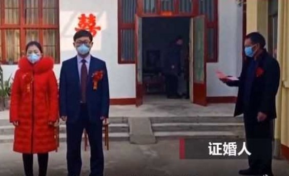 dam cuoi giua dich cum corona anh 1