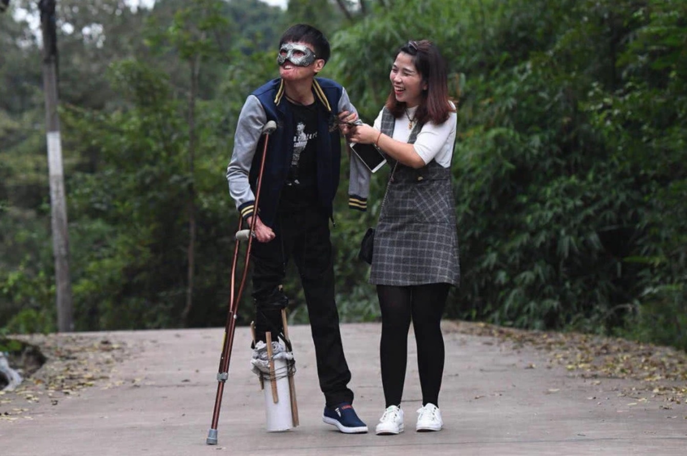 co gai yeu chang trai mat bien dang anh 6