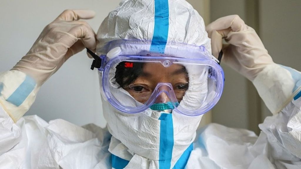 Cong viec gan sat virus corona cua y ta tuyen dau tai Vu Han hinh anh