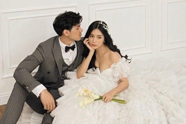 Trang Anna va ban trai nguoi Thai khoe anh cuoi hinh anh