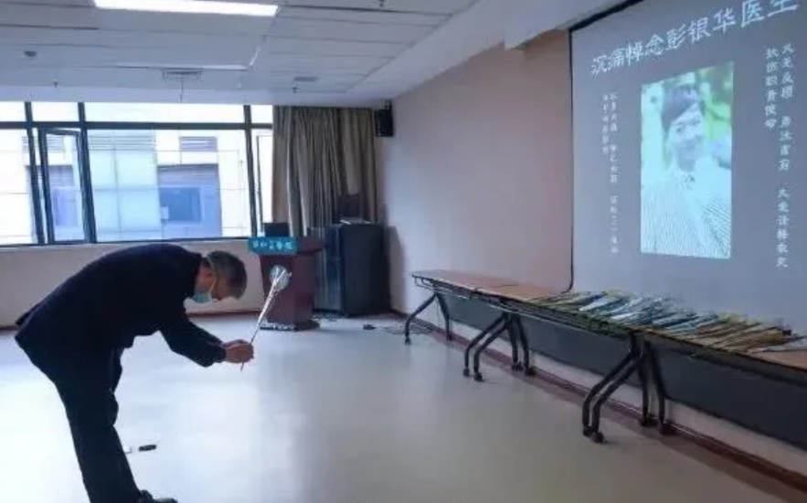 ac si qua doi khi chong dich corona anh 2