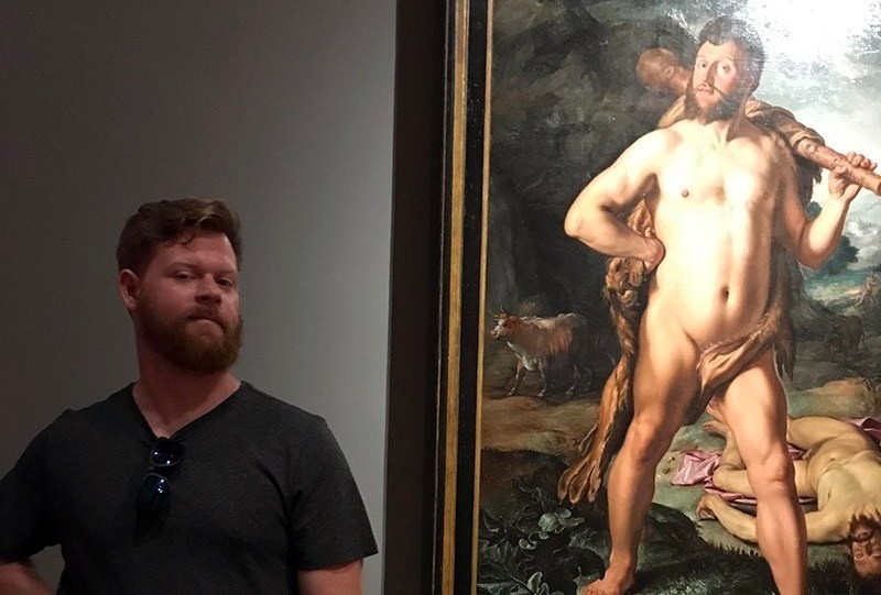 Bat gap 'anh chi em that lac' tren bia bao, poster to giac toi pham hinh anh