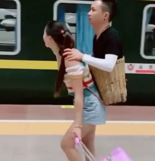 đôi khuyết tật nổi tiếng Trung Quốc chia tay ảnh 1 doi khuyet tat noi tieng Trung Quoc chia tay anh 1