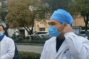 Yeu cau cuoi cua benh nhan voi bac si: 'Cho toi thay guong mat ban' hinh anh