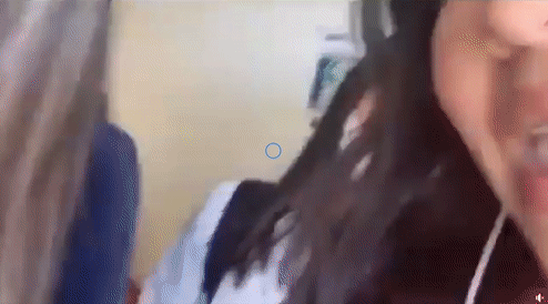 Hoc sinh goc Viet o My bi goi la virus corona, bat nat vi deo khau trang hinh anh