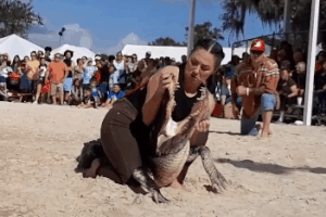 Dam dong thot tim khi co gai lieu linh dua dau vao mieng ca sau hinh anh