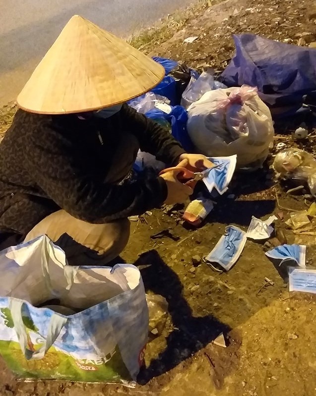 dùng kéo cắt khẩu trang đã qua sử dụng ảnh 1 dung keo cat khau trang da qua su dung anh 1