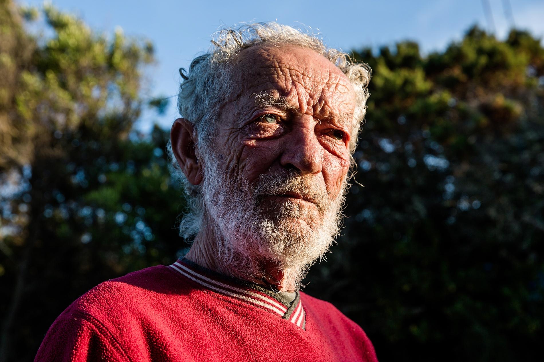 cu ong o mot minh tren dao 30 nam anh 1