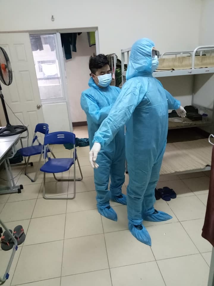 dân quân phục vụ trong khu cách ly ảnh 2 dan quan phuc vu trong khu cach ly anh 2