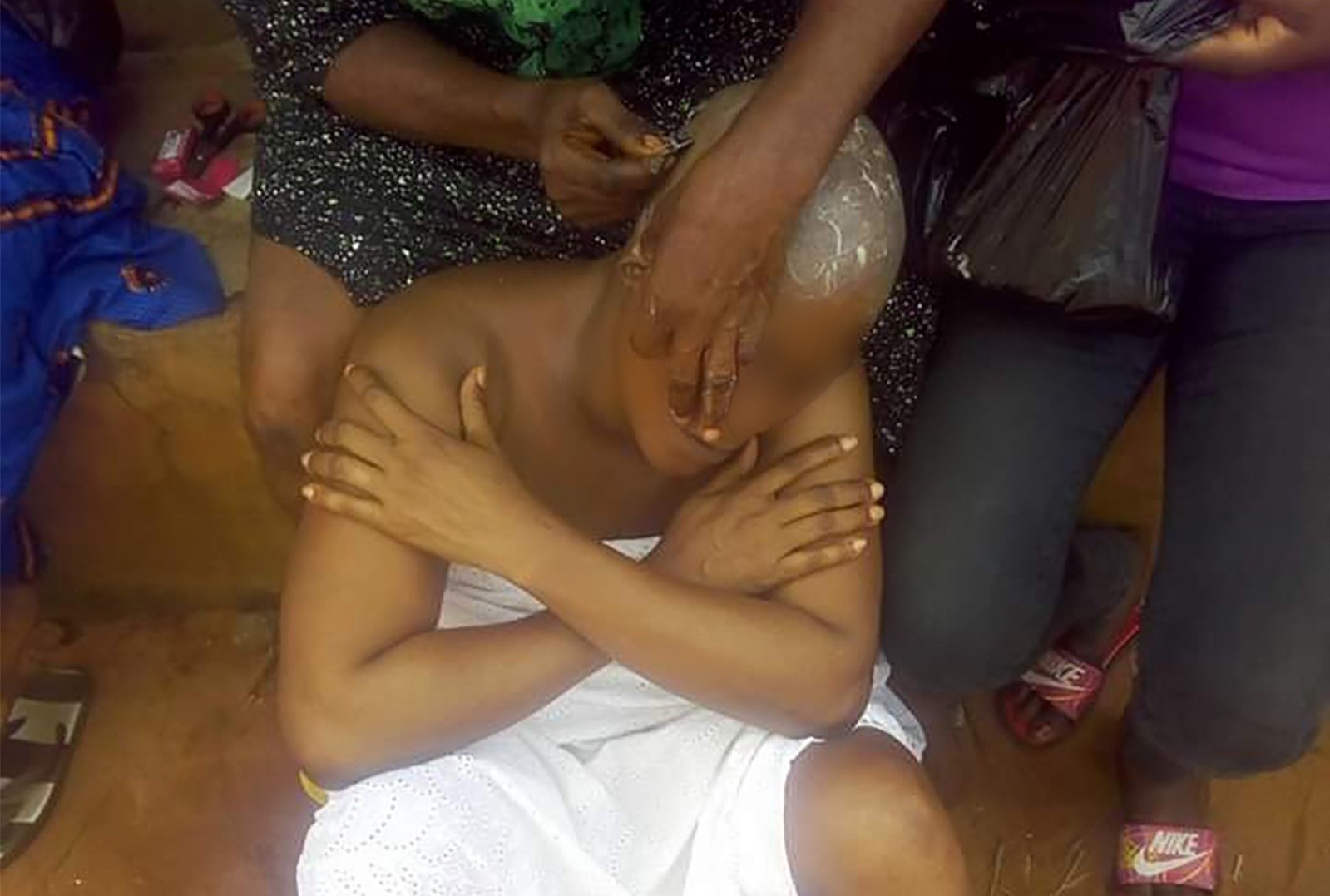 Cao troc, lot truong ben mo chong - hu tuc ‘tay ue’ goa phu hinh anh