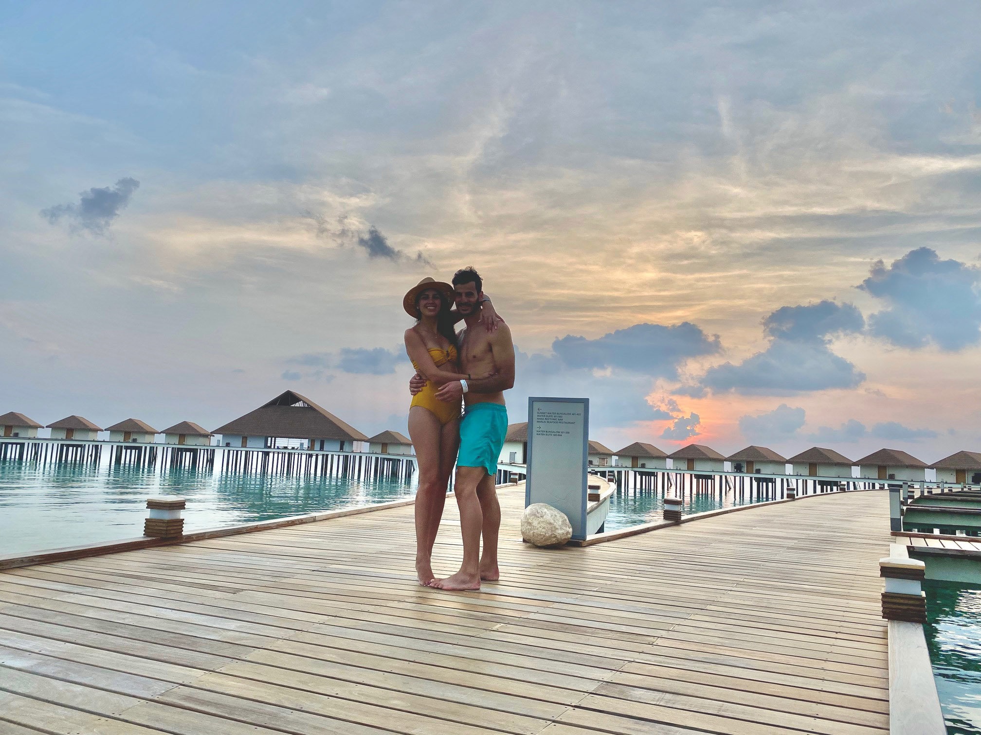 vợ chồng mới cưới mắc kẹt ở Maldives ảnh 1 vo chong moi cuoi mac ket o Maldives anh 1