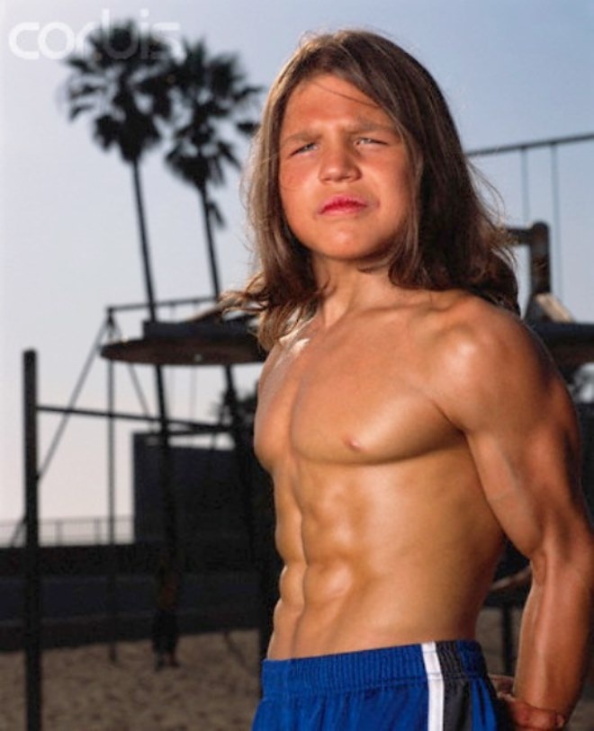 Cau be khoe nhat hanh tinh anh 7