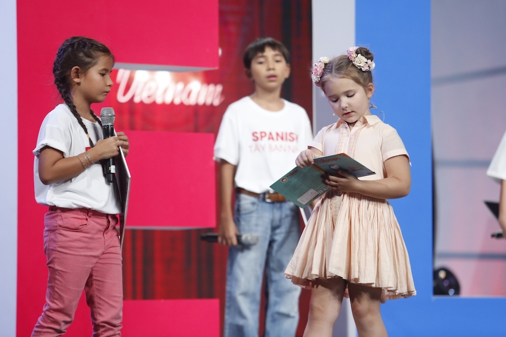 ‘Than dong ngon ngu’ 4 tuoi biet 7 thu tieng anh 3