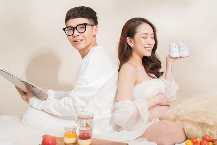 Vo chong Joyce Pham sinh em be dau long hinh anh