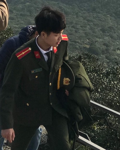 Chien si duoc chu y voi anh chup o chot kiem dich anh 3