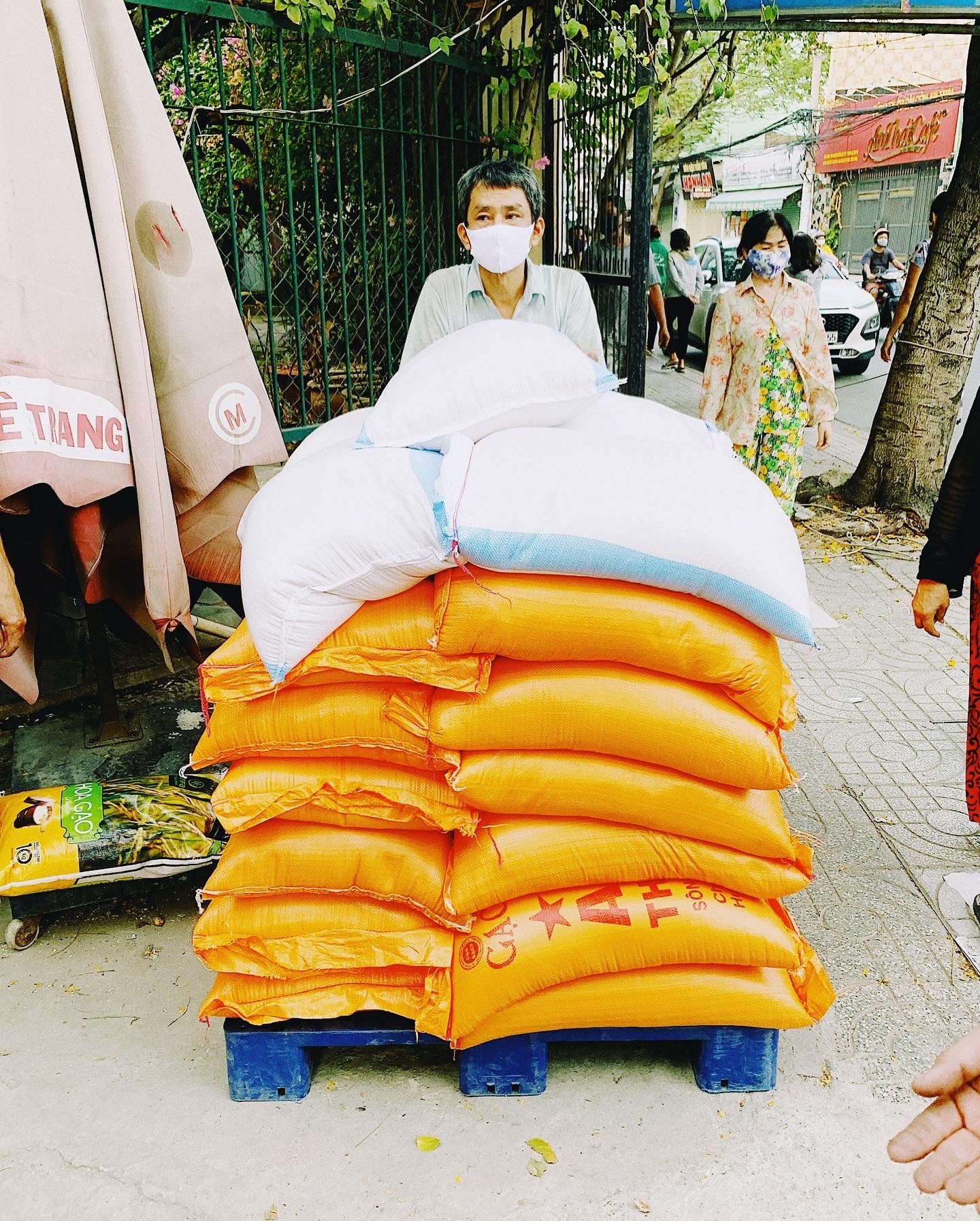 ban poster de mua gao cho nguoi ngheo anh 5
