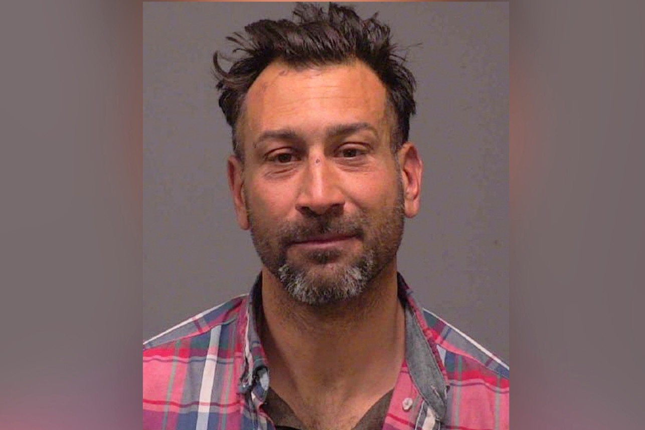 Bi bat vi dot nhap, an uong no say 4 ngay o nha hang dong cua mua dich hinh anh