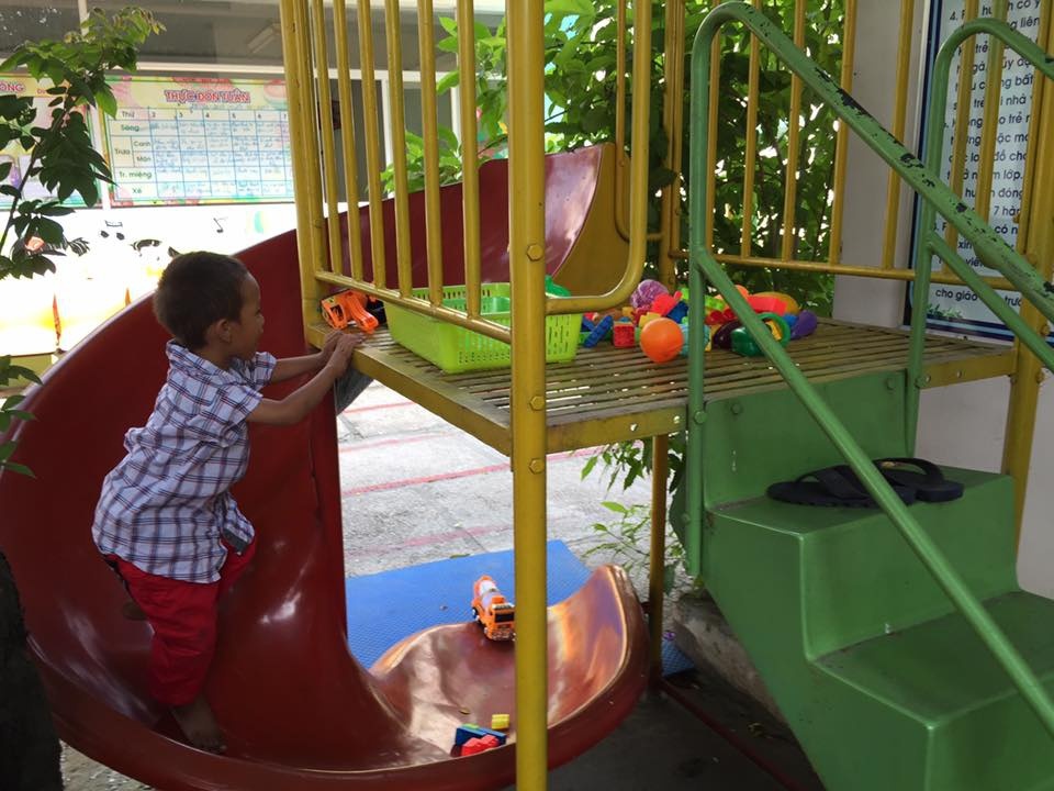 co gai bi duoi khoi cay ATM anh 4