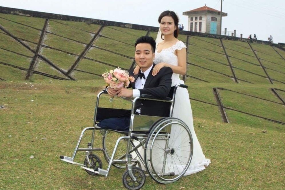 Co gai va chong cut hai chan don con dau long sau 3 nam ket hon hinh anh