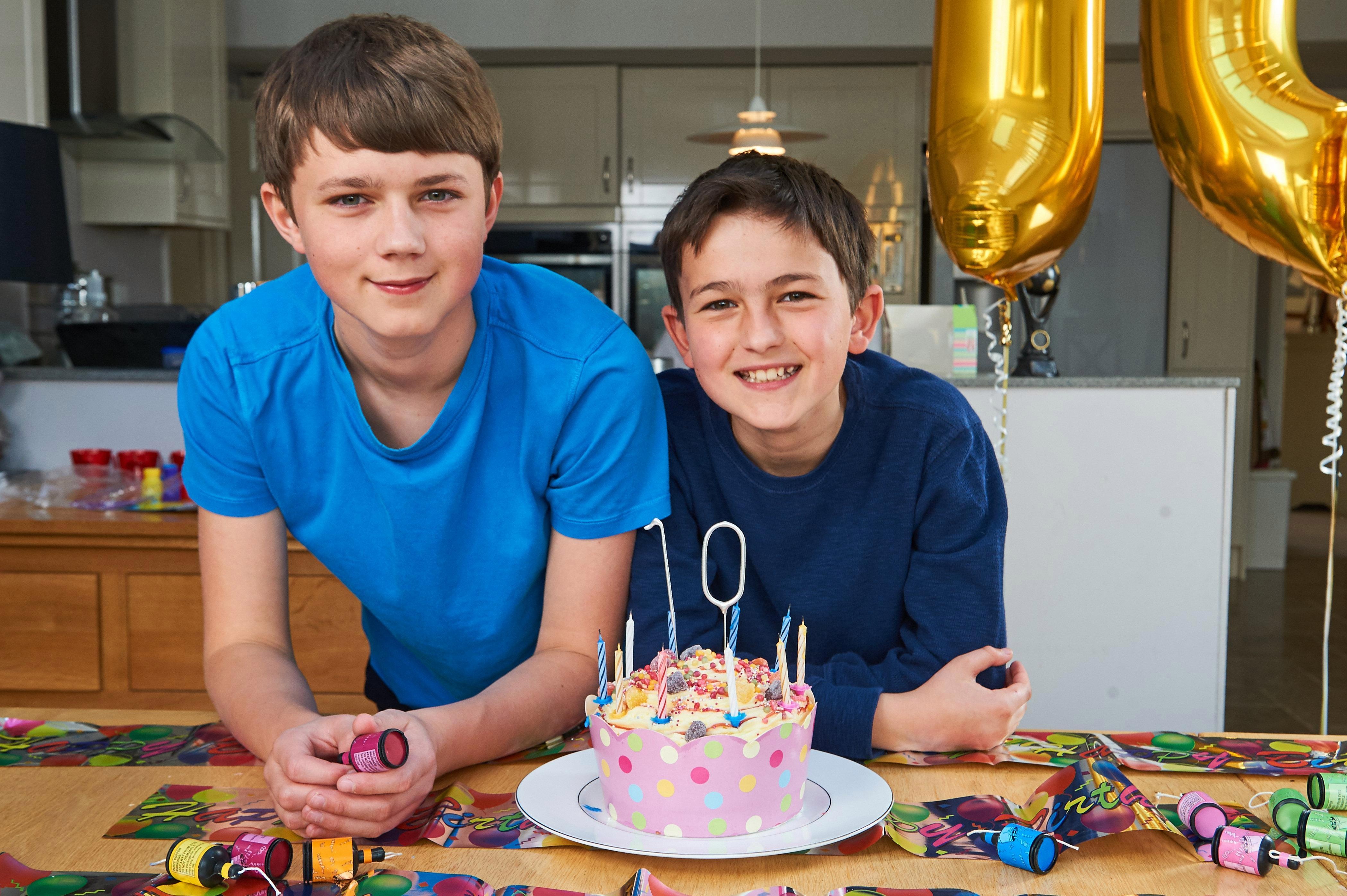 clip Charlie can tay viral cach day 13 nam anh 2