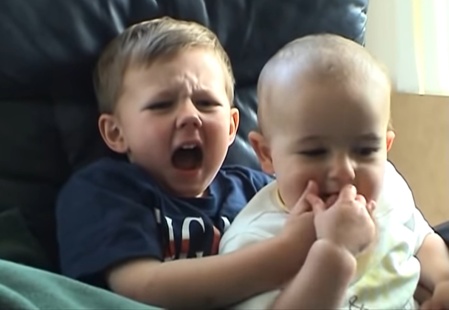 Clip 55 giay giup mot gia dinh doi doi hinh anh