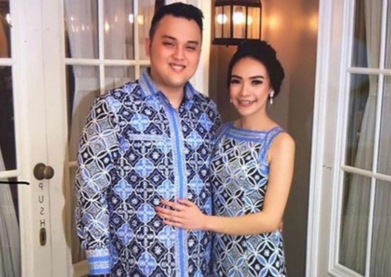 Bac si hoan cuoi de chong dich qua doi, bo lai ban gai 8 nam hinh anh